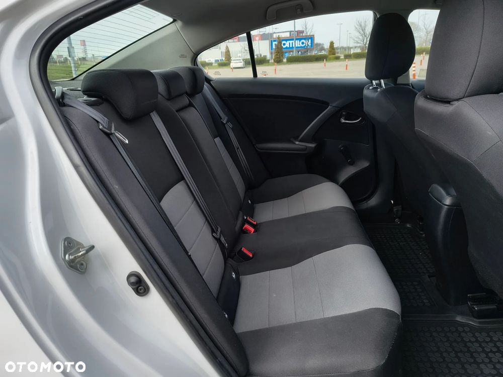Toyota Avensis 1.8 Active - 10