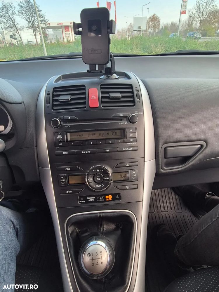 Toyota Auris 1.6 L Valvematic Sol - 10