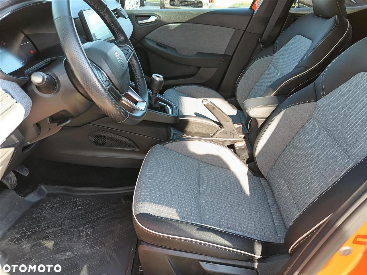 Renault Clio 1.0 TCe Techno - 10