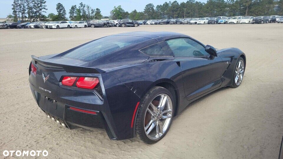 Chevrolet Corvette - 4
