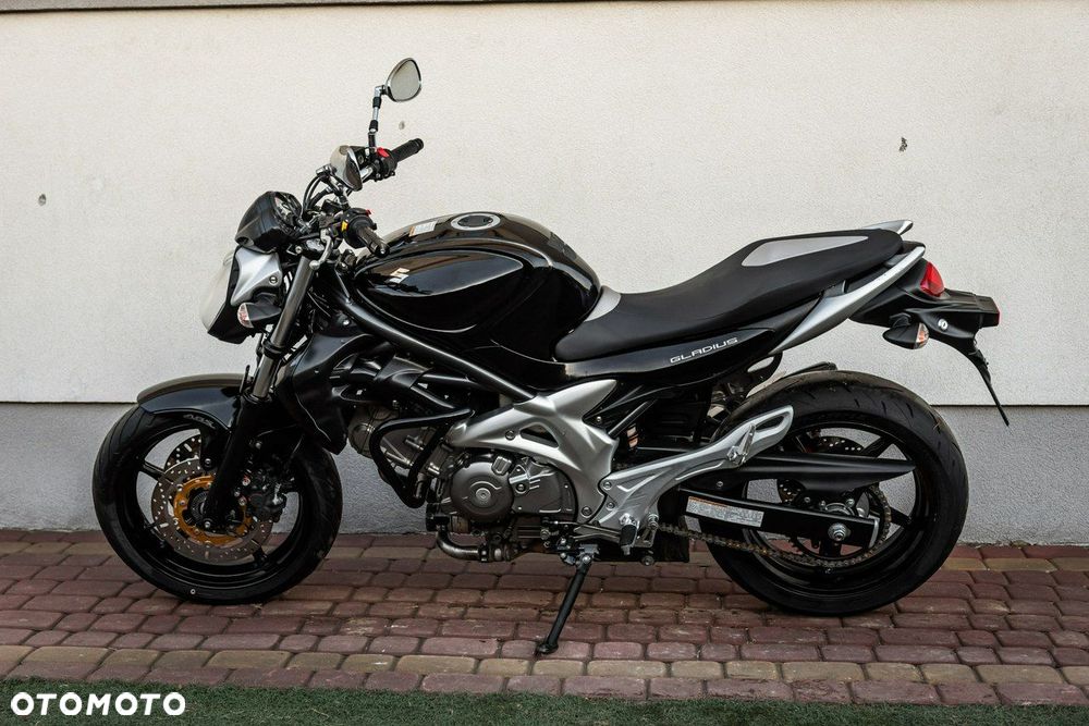 Suzuki Gladius - 6