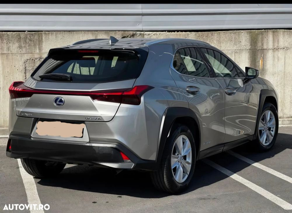 Lexus UX 250h Business Edition - 3