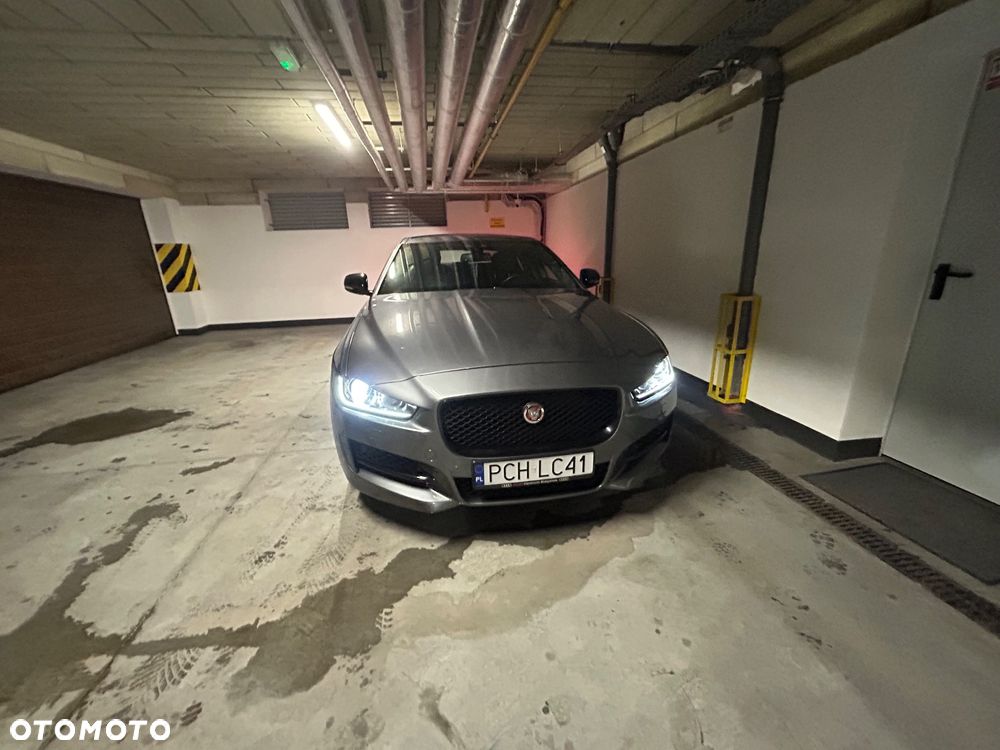 Jaguar XE - 3