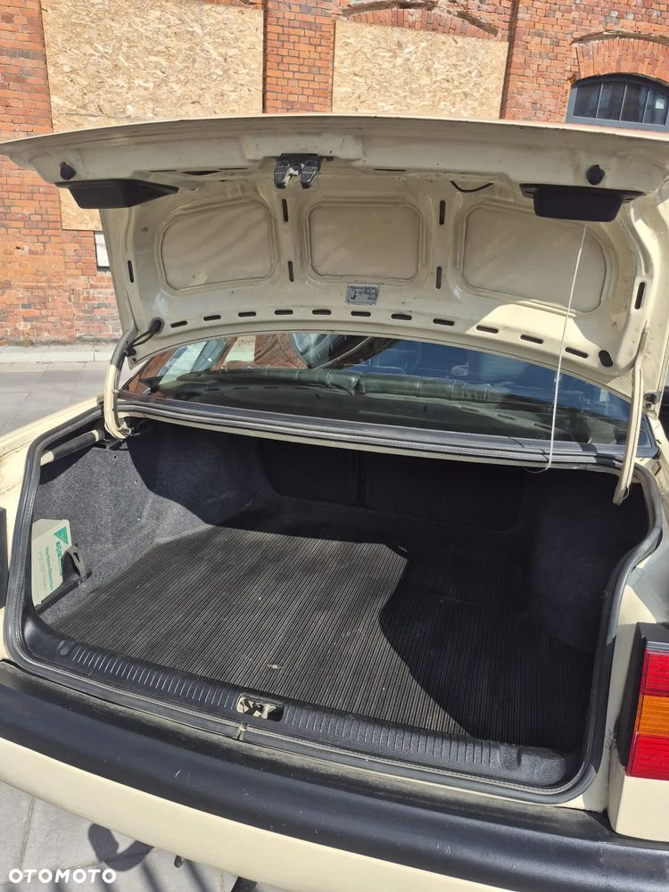Volkswagen Passat 1.9 TDI CL - 32