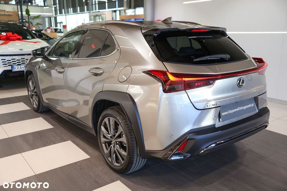 Lexus UX 300h F Sport Design - 4