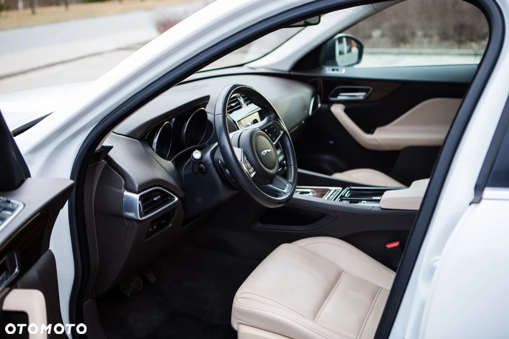 Jaguar F-Pace 25t AWD Prestige - 10