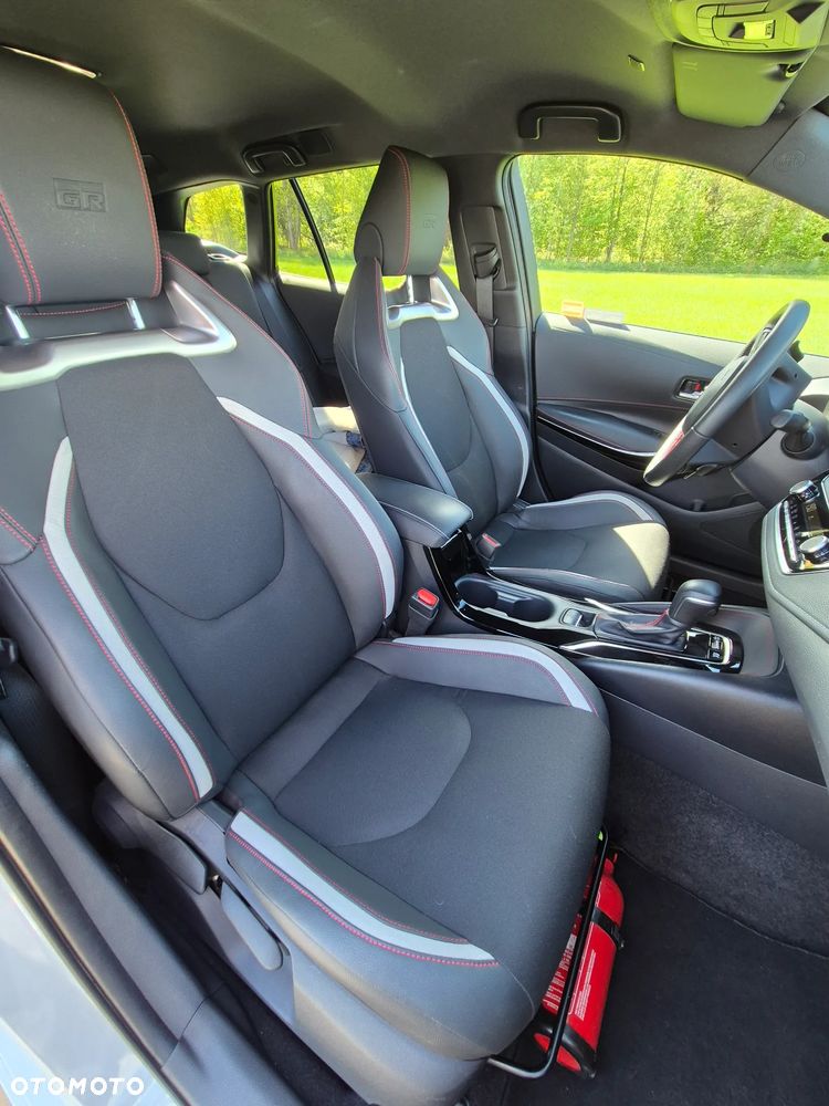 Toyota Corolla 2.0 Hybrid GR Sport Dynamic - 10
