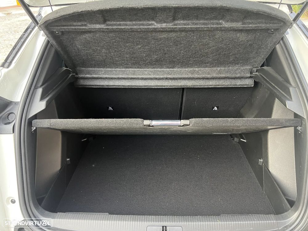 Peugeot 2008 PureTech 130 EAT8 GT - 24