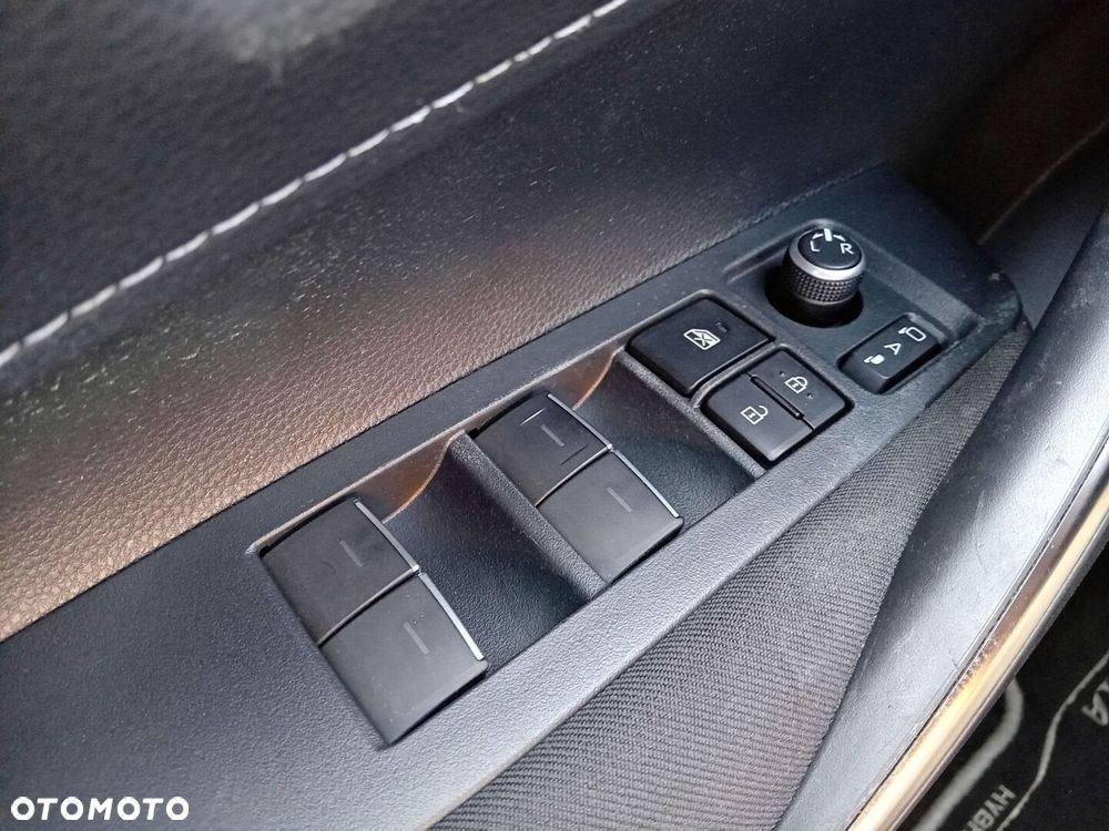 Toyota Corolla 2.0 Hybrid Comfort - 23