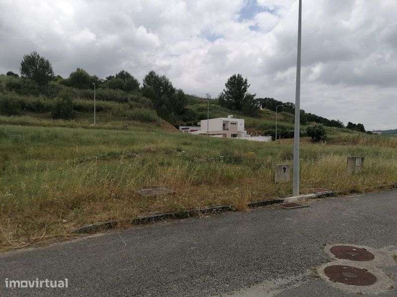 Terreno urbano em Alenquer - Grande imagem: 2/3