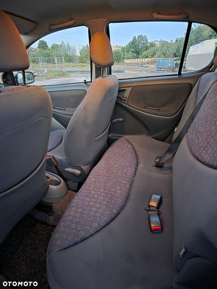 Toyota Yaris 1.0 Terra - 11