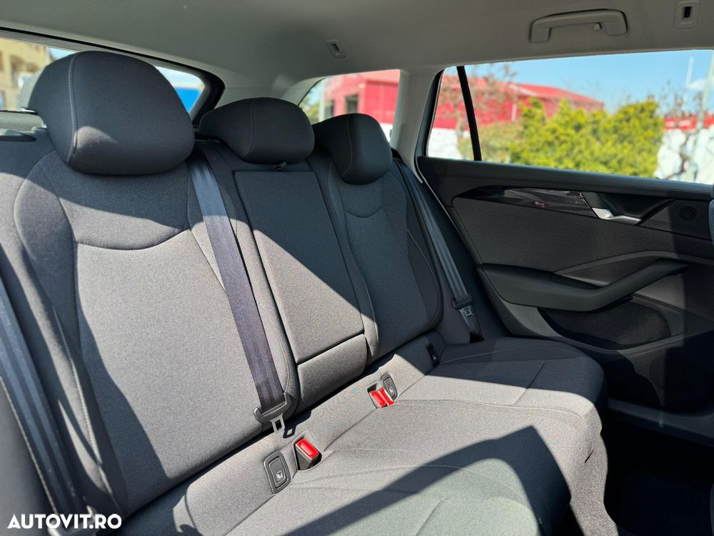 Volkswagen Passat 1.5 eTSI DSG MHEV Base - 13