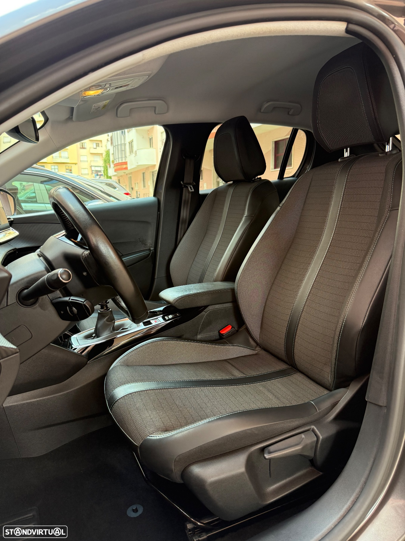 Peugeot 208 1.2 PureTech Allure - 17