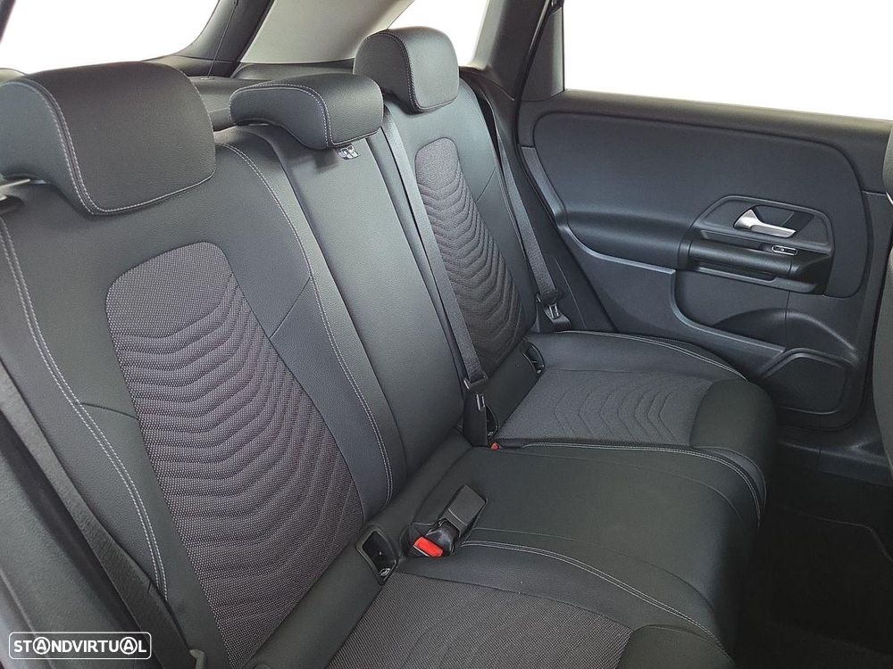 Mercedes-Benz B 180 d 8G-DCT - 16