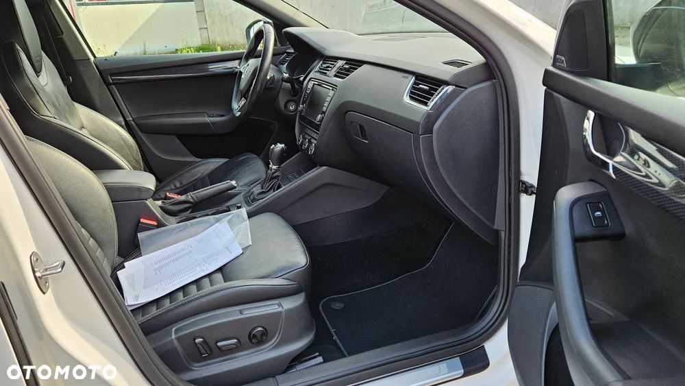 Skoda Octavia Combi 2.0 TDI DSG RS - 7
