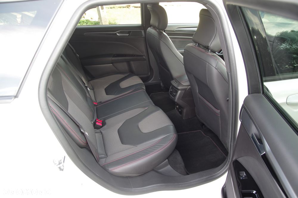 Ford Mondeo 2.0 TDCi Bi-Turbo ST-Line X PowerShift - 28