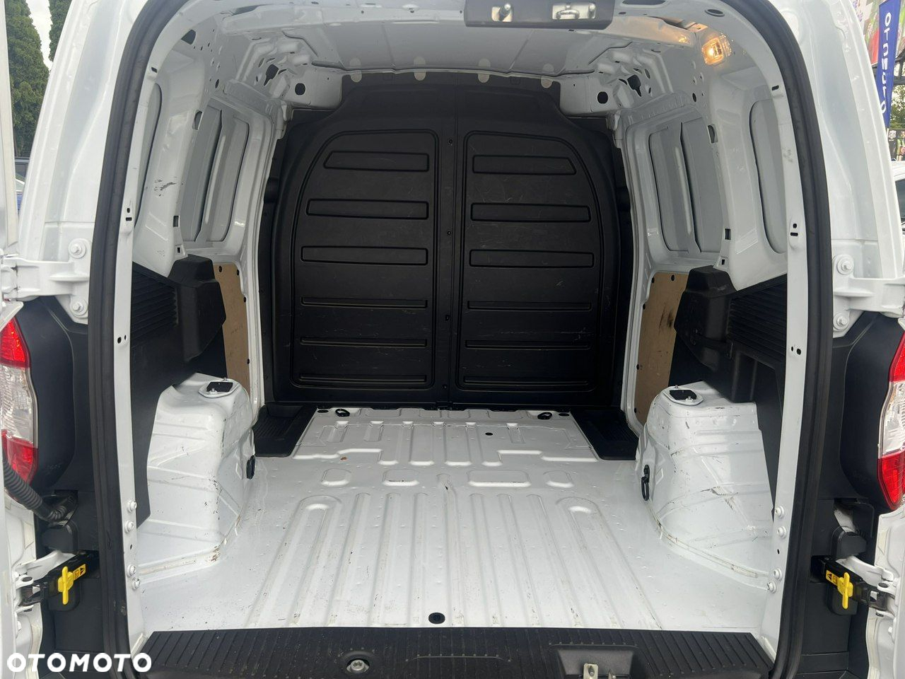 Ford Transit Courier 1.5 TDCi Ambiente - 30