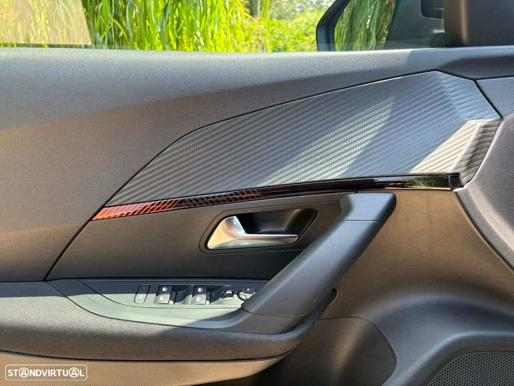 Peugeot 2008 1.2 PureTech Allure EAT8 - 30