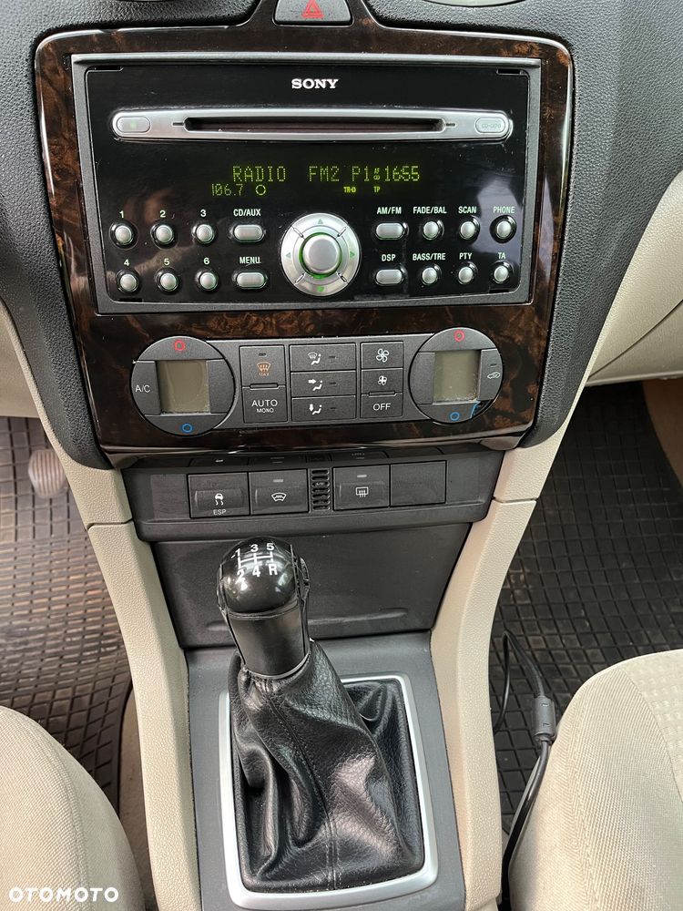 Ford Focus ver-ghia - 12