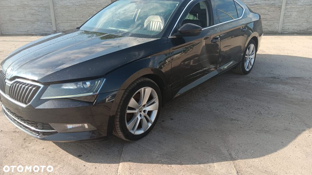 Skoda Superb 2.0 TDI Premium Edition - 8