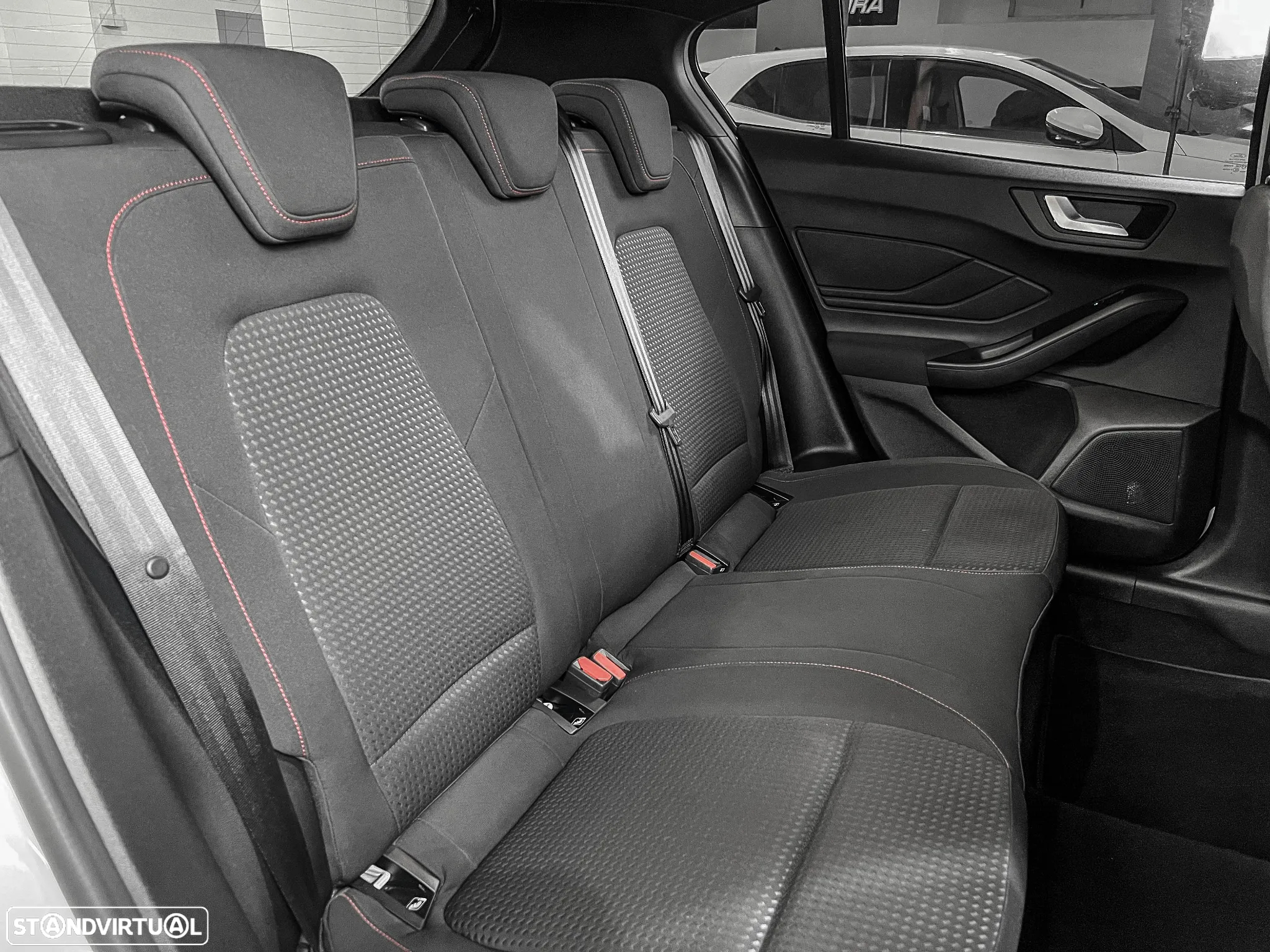 Ford Focus 1.5 TDCi EcoBlue ST-Line - 16