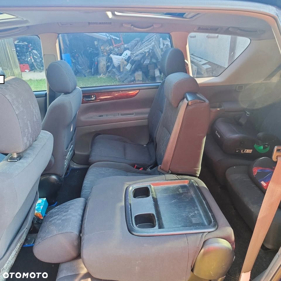Toyota Avensis Verso - 5