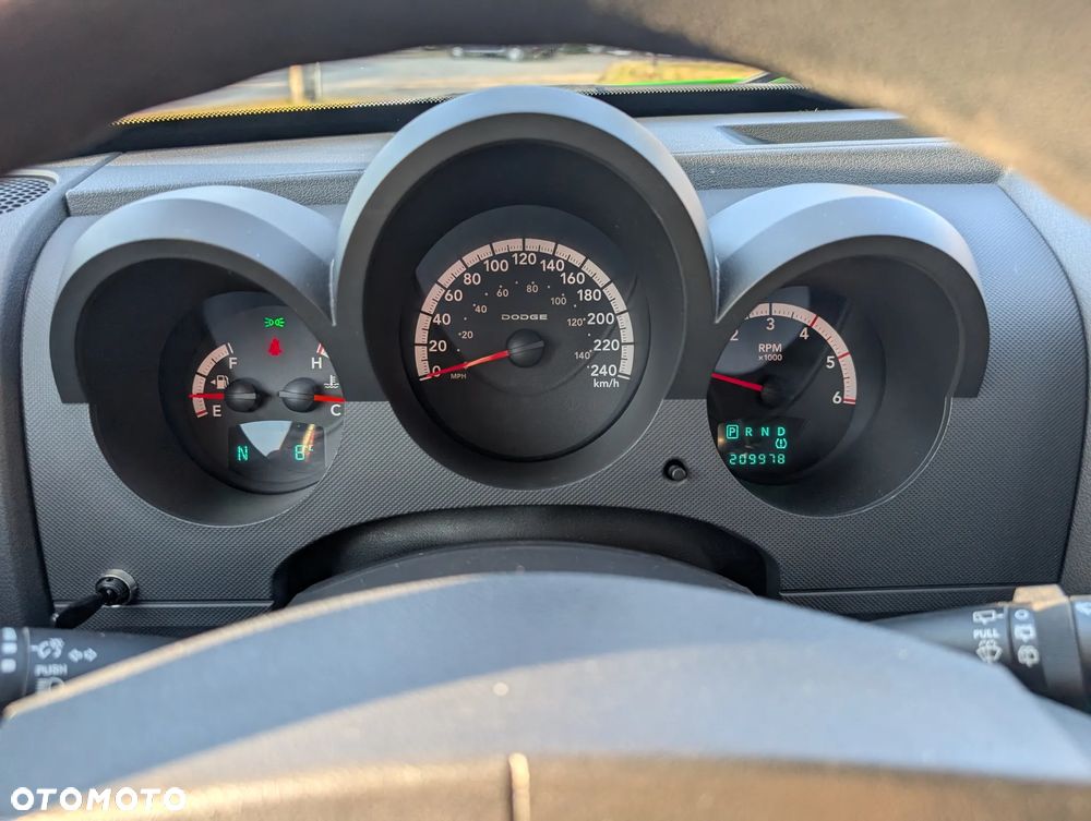 Dodge Nitro - 13