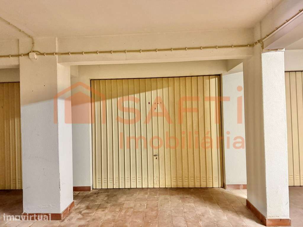 Garagem fechada com 20 m² em Nossa Senhora da Rocha - Porches - Arm... - Grande imagem: 2/12