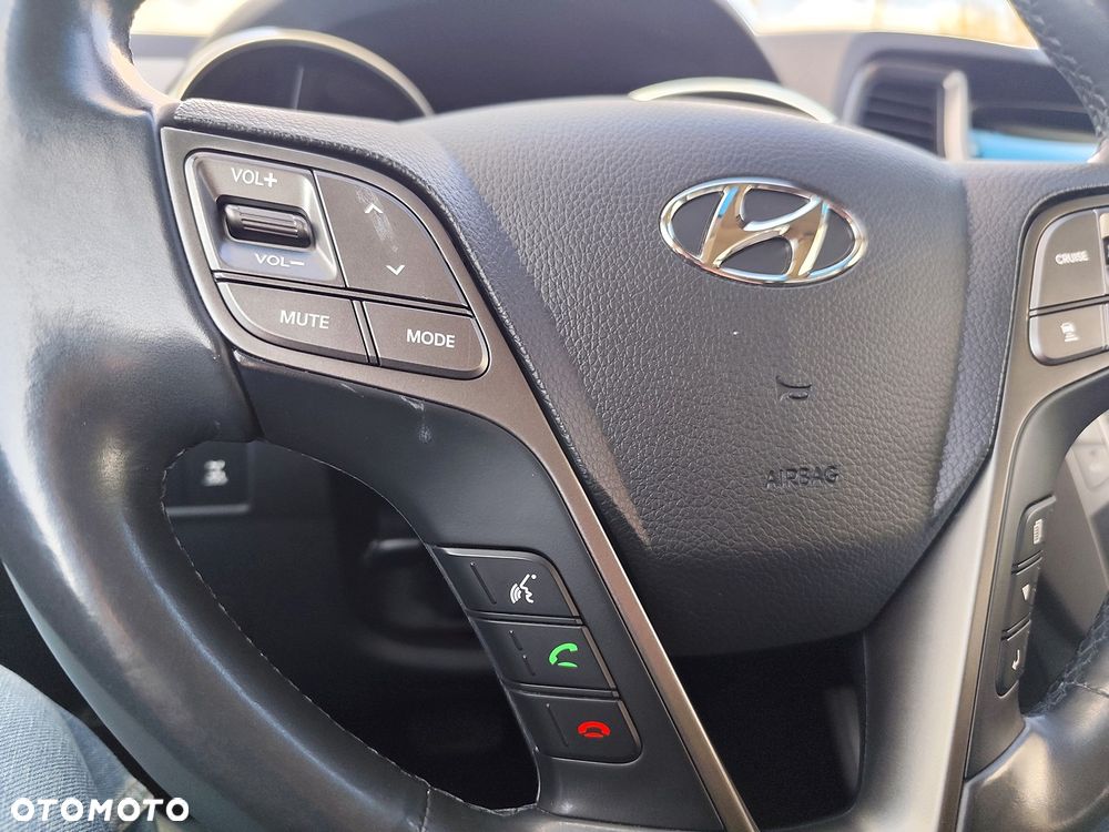 Hyundai Grand Santa Fe - 24