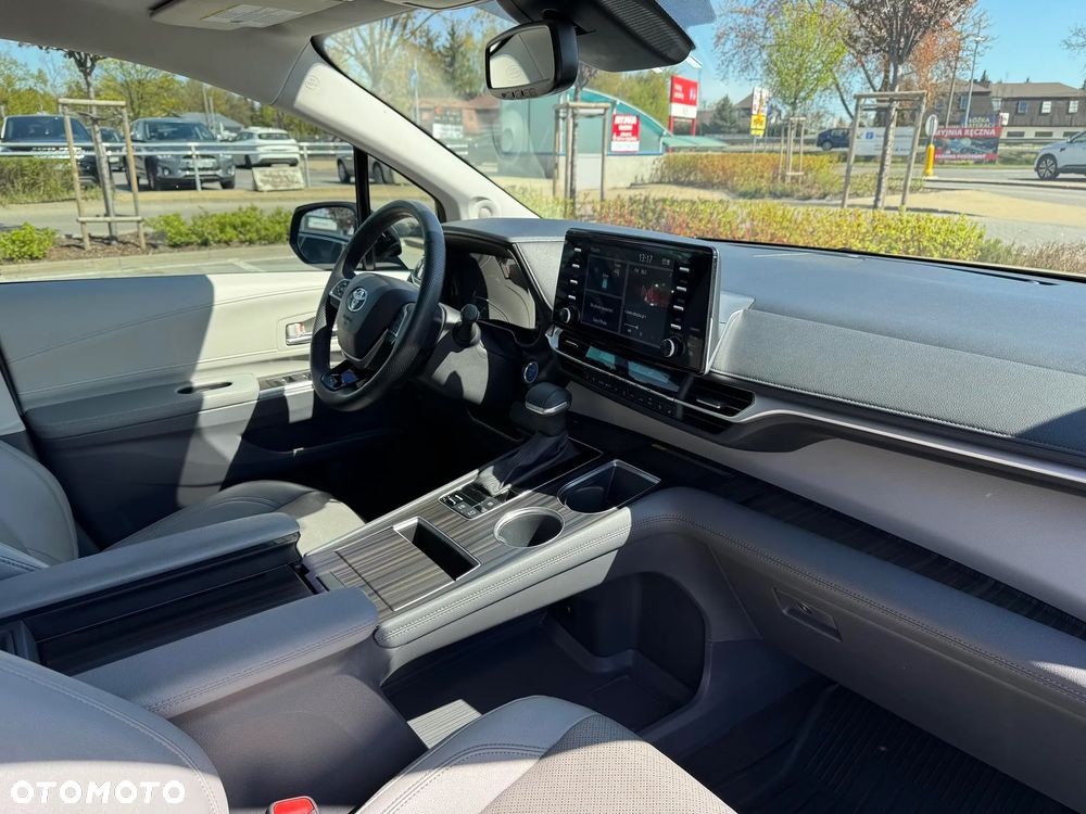 Toyota Sienna - 14