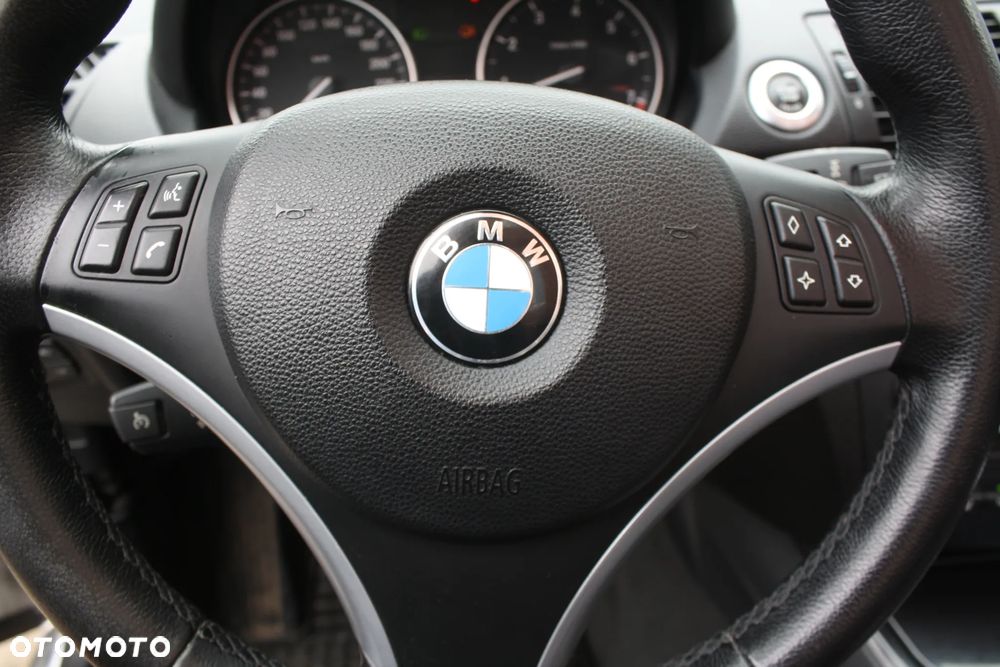 BMW Seria 1 120i Limited Edition Lifestyle mit M Sportpaket - 33