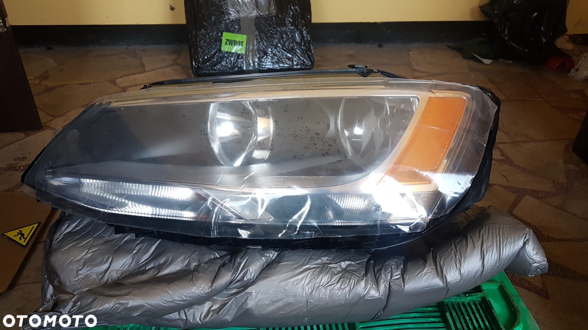Lampa lewa przednia lewy przód Volkswagen Jetta - 1
