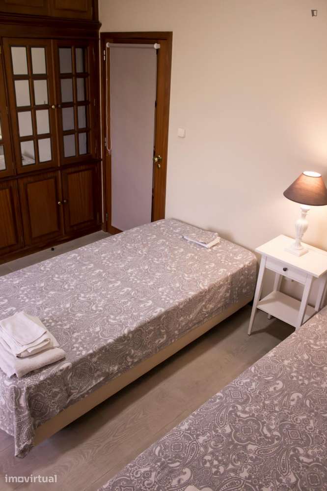 Quarto - localizado em São Mamede de Infesta Porto - Grande imagem: 3/14