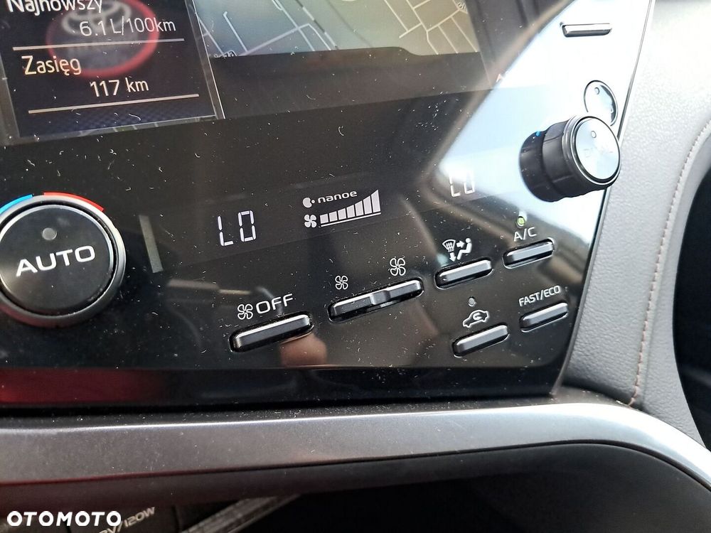 Toyota Camry 2.5 Hybrid Executive CVT - 24