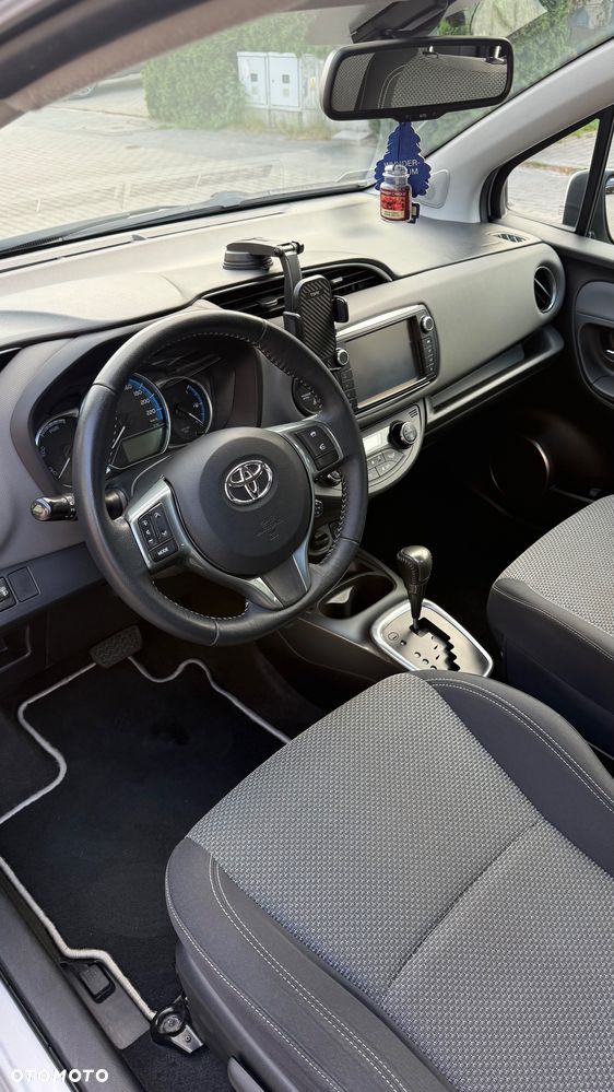 Toyota Yaris Hybrid 100 Premium - 14