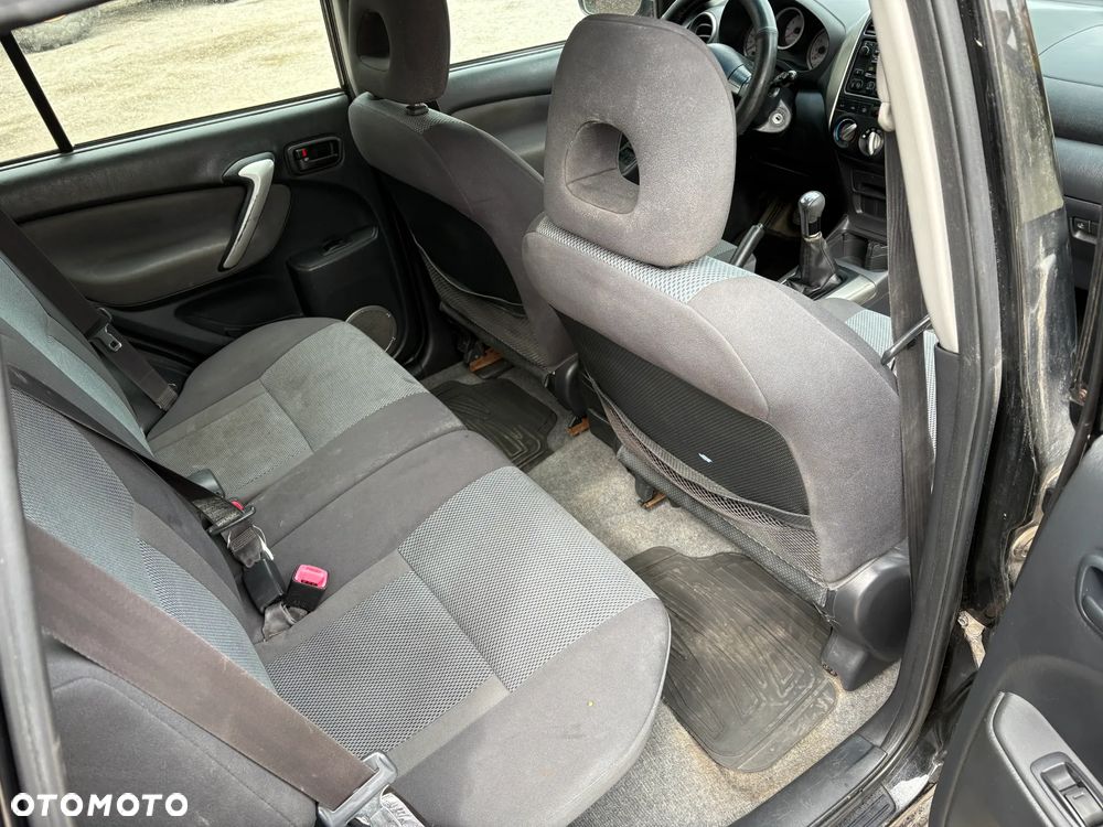 Toyota RAV4 D-4D 4x4 - 11