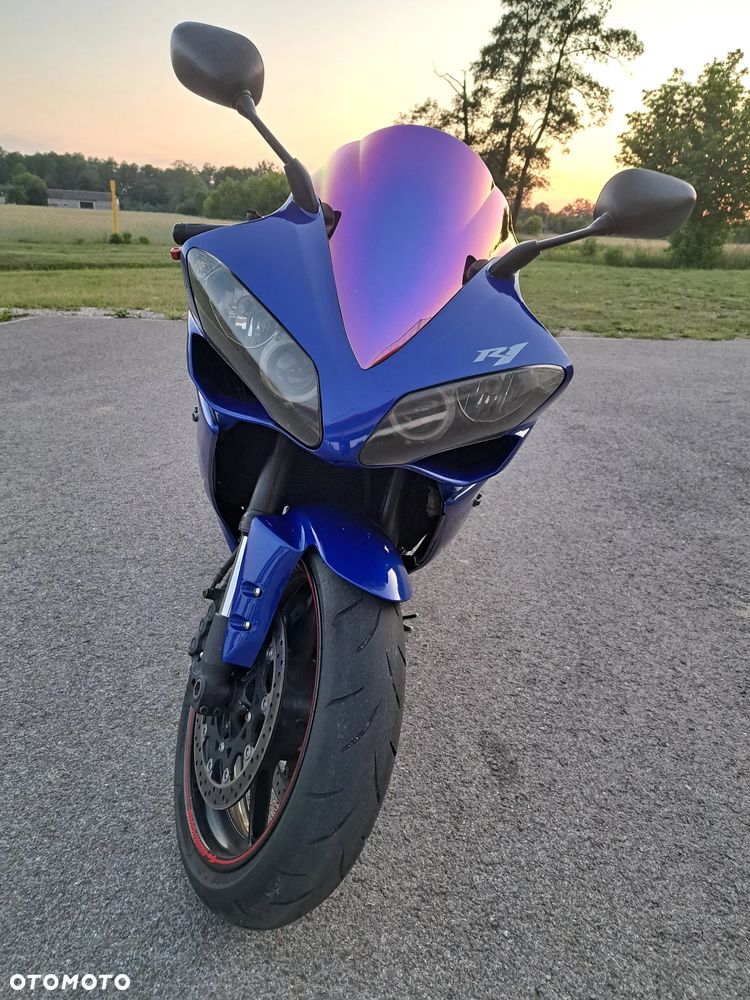 Yamaha R1 - 8