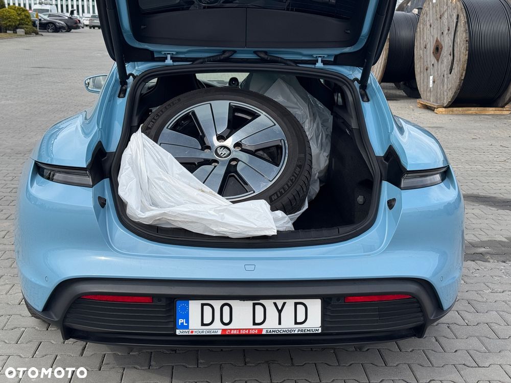 Porsche Taycan - 7