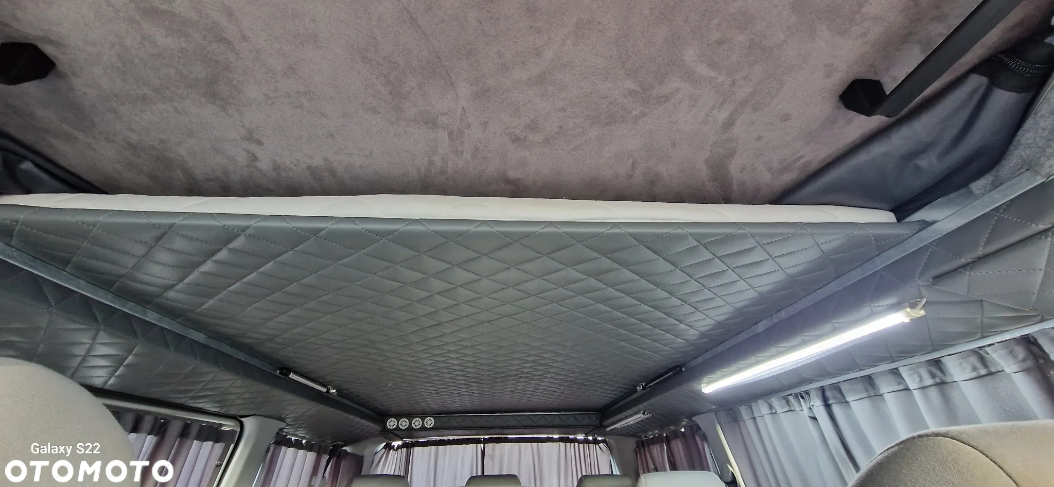 Volkswagen Caravelle - 17