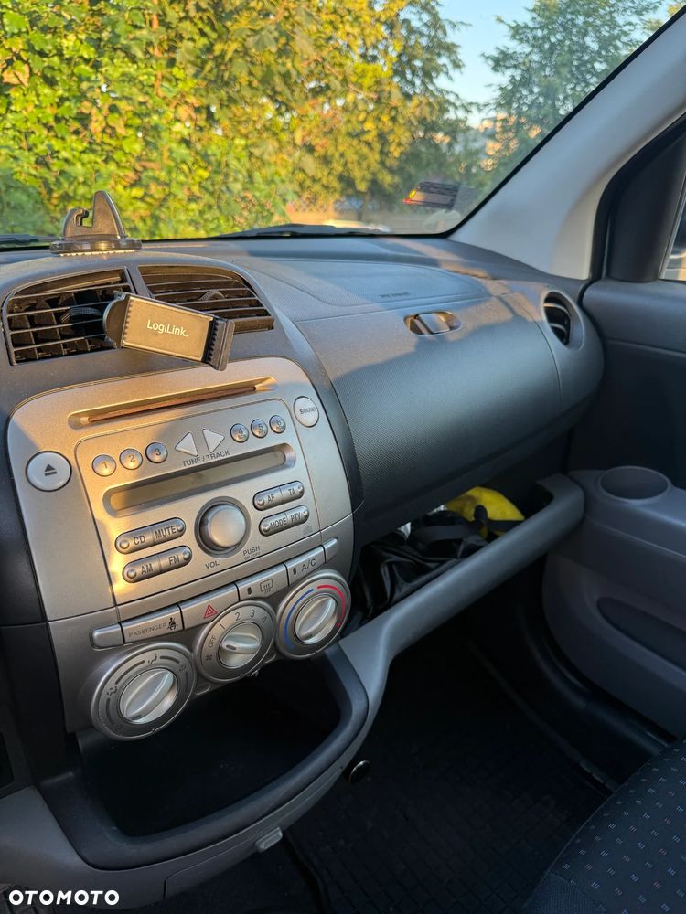 Daihatsu Sirion 1.0 - 8