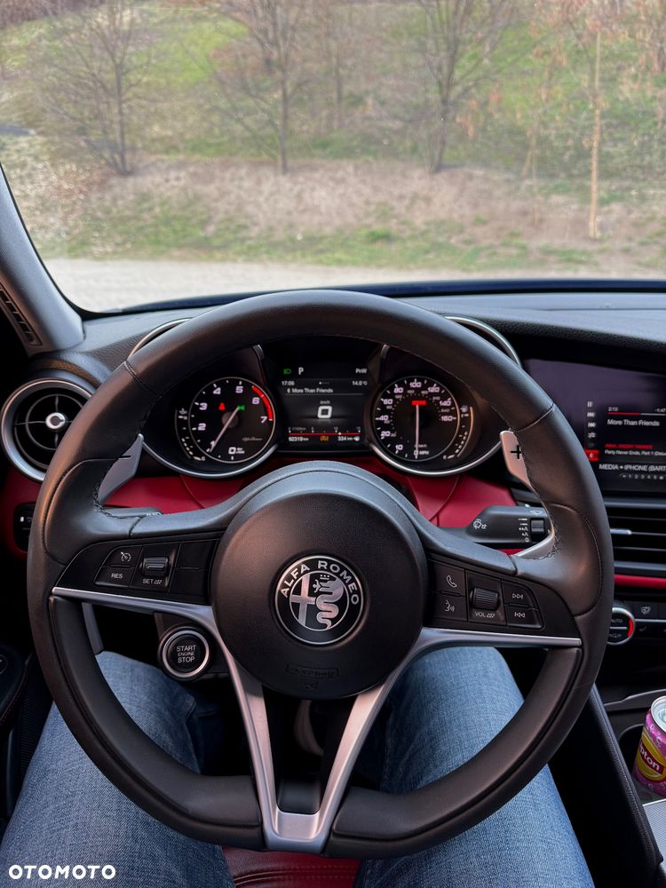 Alfa Romeo Giulia 2.0 Turbo 16V AT8 Veloce Ti - 15