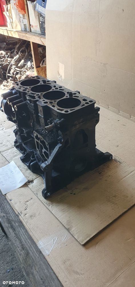 Silnik blok silnika słupek dół VW Passat B6 2.0 TDI BMP 03G103021R - 4
