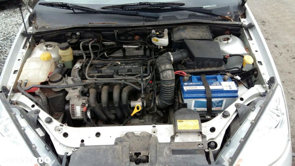 Części ford Focus mk1 kombi  1.4 16V srebrny - 8