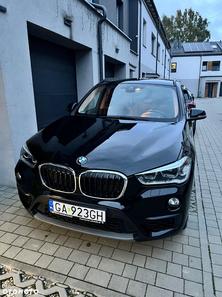 BMW X1 xDrive20i - 1