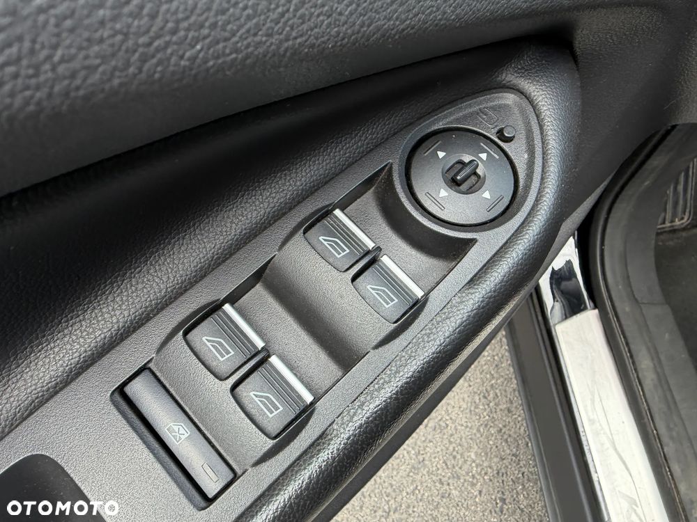 Ford Kuga 2.0 TDCi 2x4 Titanium - 13