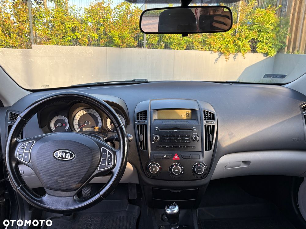 Kia Ceed - 12