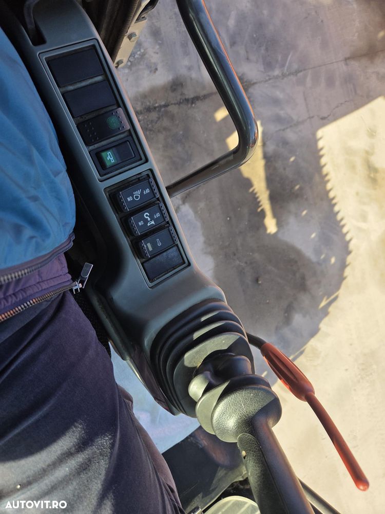 Hitachi ZX290LCN, 30 tone, 2014, 9.152h, latime 2,99m, 3 brate excavare, inst picon, inst rotire, gresare automata, Cupla rapida hidr, cupa 1,8mc, senile 80% ok, ad sapare 7m, bolt diam 90mm, 3 pompe hidr HITACHI, STARE BUNA-PROMOTIE 66.900 EUR+Tva - 6