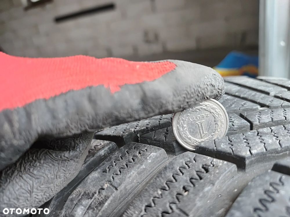 2 Opony zimowe Vredestein 215 65 r16 - 6