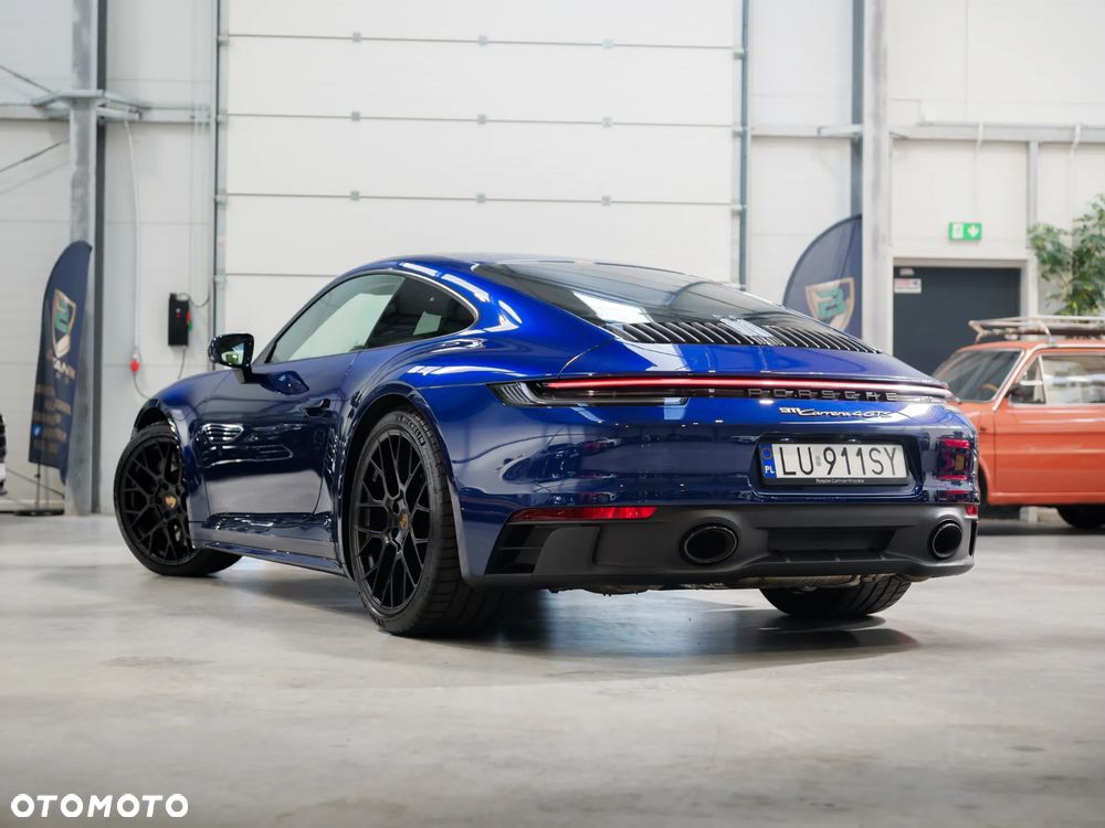 Porsche 911 Carrera 4 GTS - 6