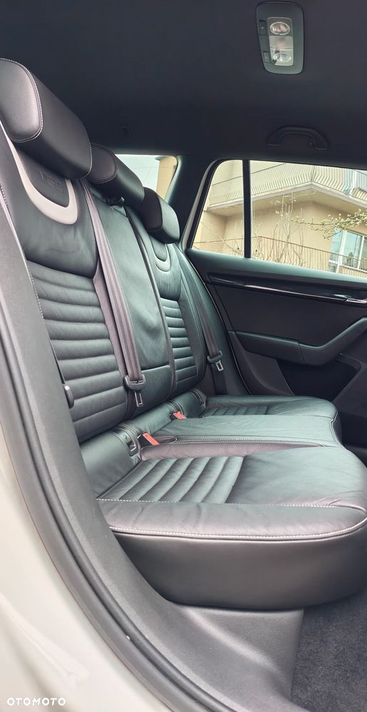 Skoda Octavia 2.0 TDI DSG RS - 34